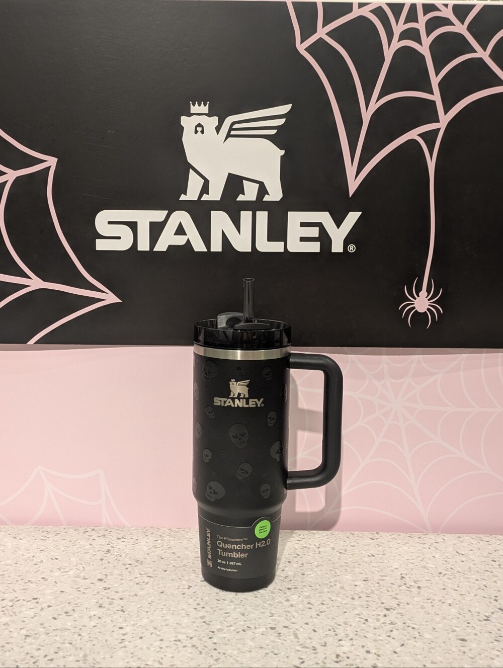 Stanley Halloween SS Black Sweetheart Skulls Tumbler Glow in The Dark 2026 NEW